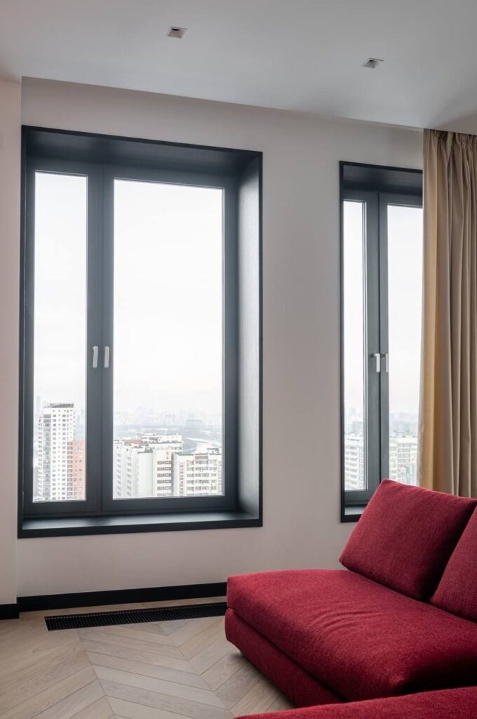 8 вариантов отделки оконных откосов — от бюджетной классики до премиальных решений